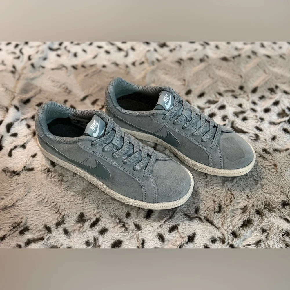 Nike Women’s Court Royale Suede Shoes - Picture 11 of 11